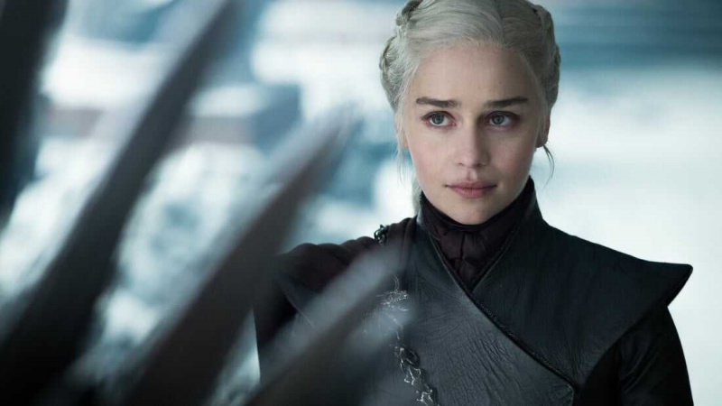   Emilia Clarke – 5'2"