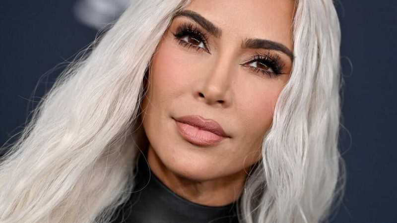   Kim Kardashian – 5'2"