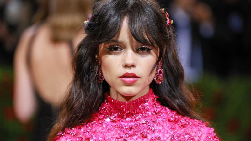   Jenna Ortega - 5'1"