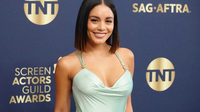   Vanessa Hudgens – 5'1"