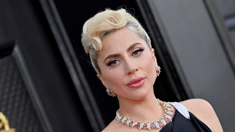   Lady Gaga – 5'1'