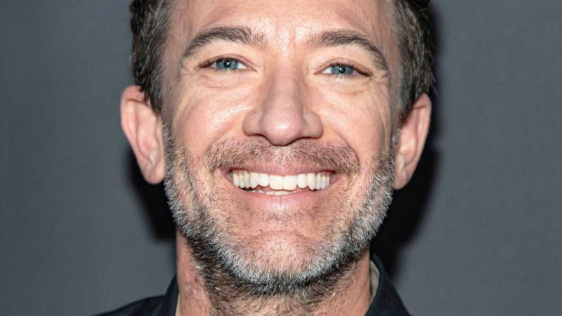   David Faustino – 5'3'