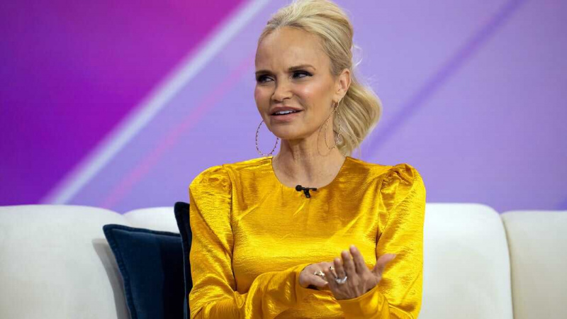   Kristin Chenoweth – 4'11"