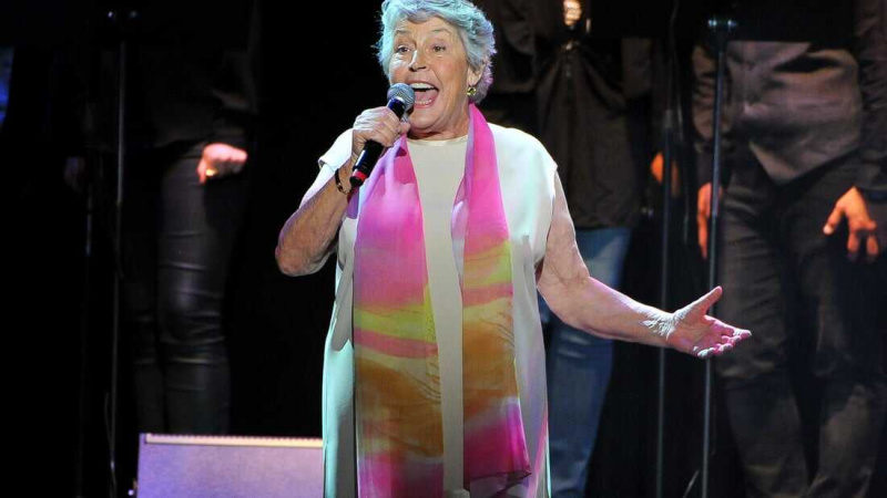   Helen Reddy