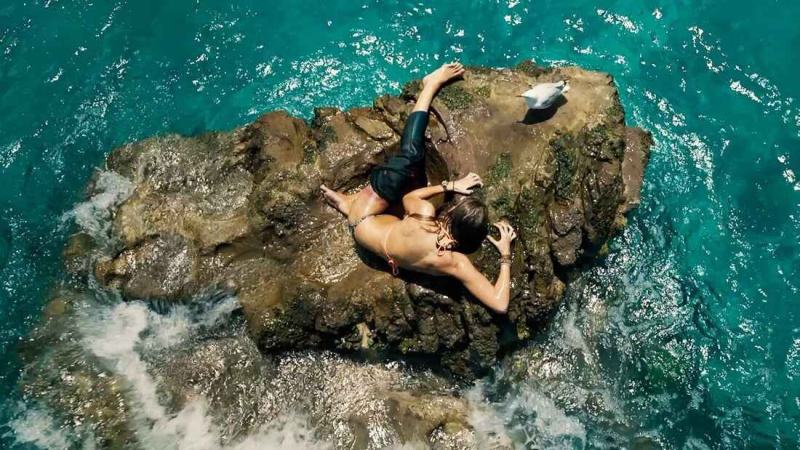   The Shallows (2016)