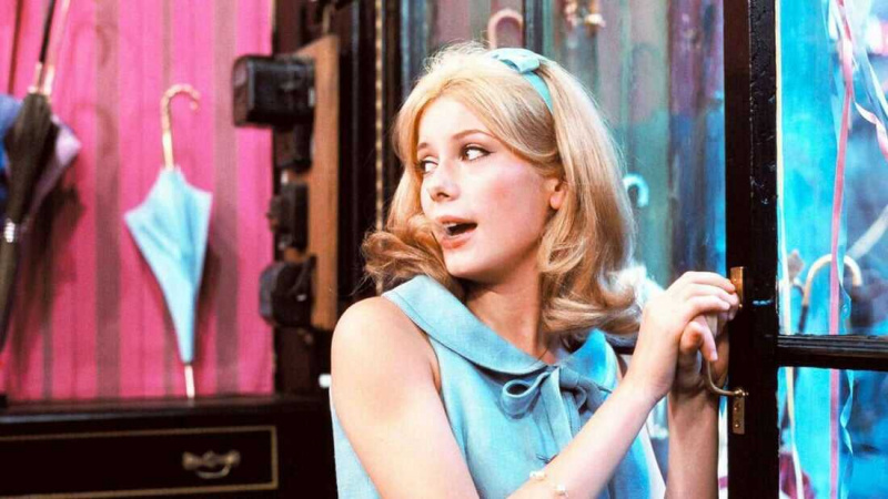   Les Parapluies de Cherbourg (1964)