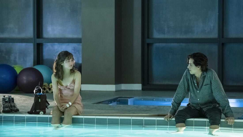   À cinq pieds de distance (2019)