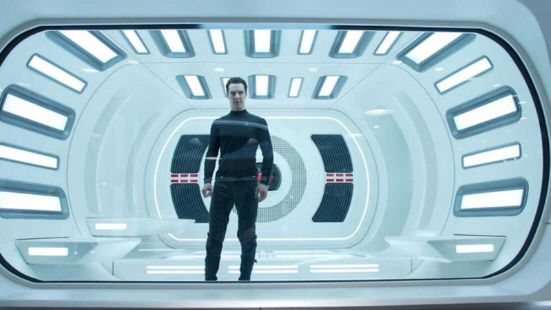   Star Trek w ciemność (2013)
