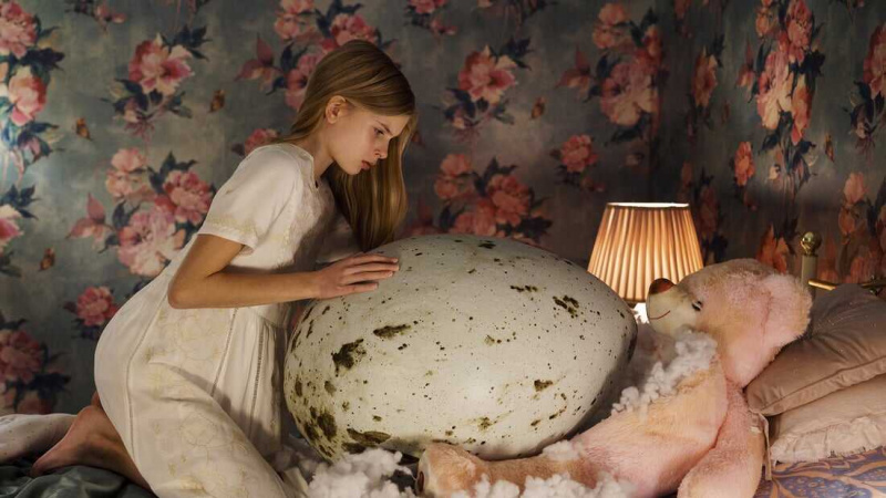   Hatching (2022)