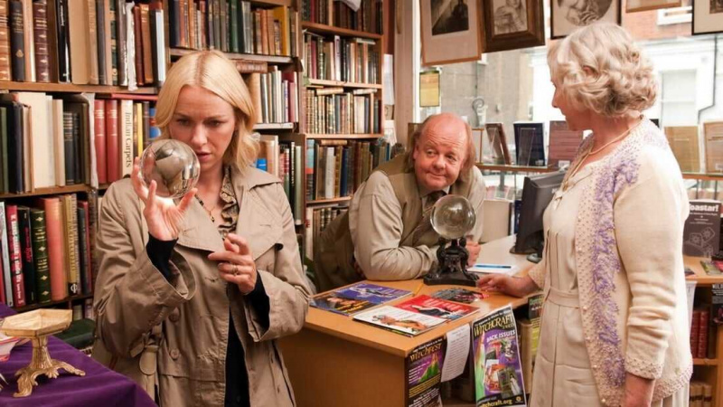   Je zult een lange, donkere vreemdeling ontmoeten (2010)
