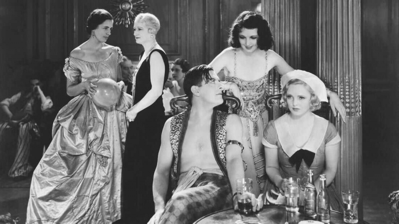   Al este de Shanghai (1931)