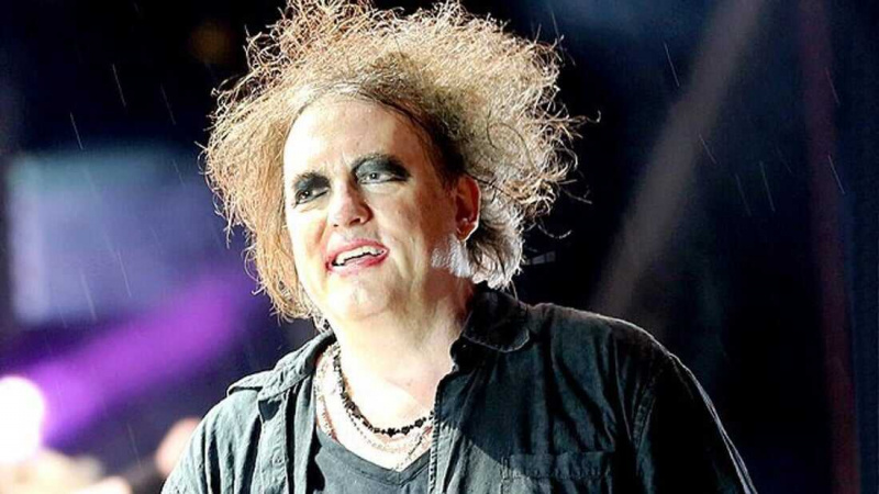   Robert Smith (The Cure)