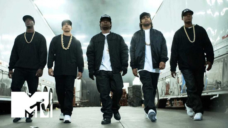   Netflix'te Düz Bir Compton Çıktı mı?