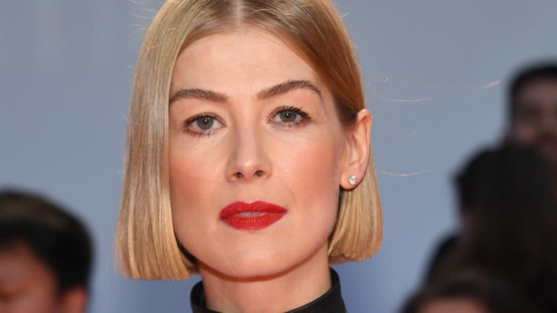   Rosamund Pike