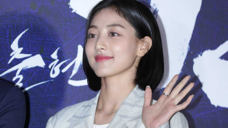   Jihyo (TWICE)