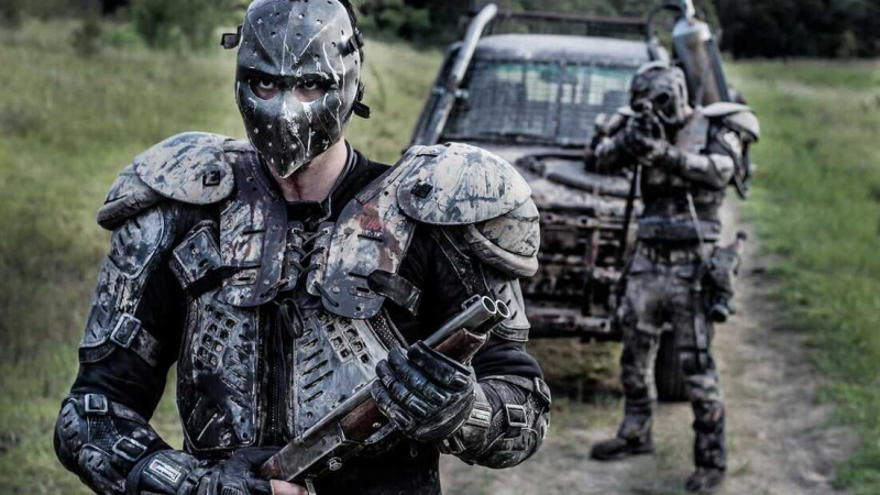   Wyrmwood: Weg van de Doden (2014)