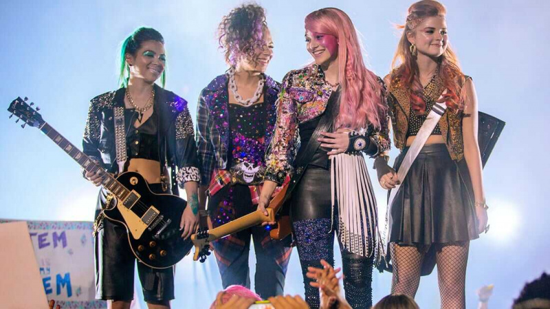   Jem a hologramy (2015)