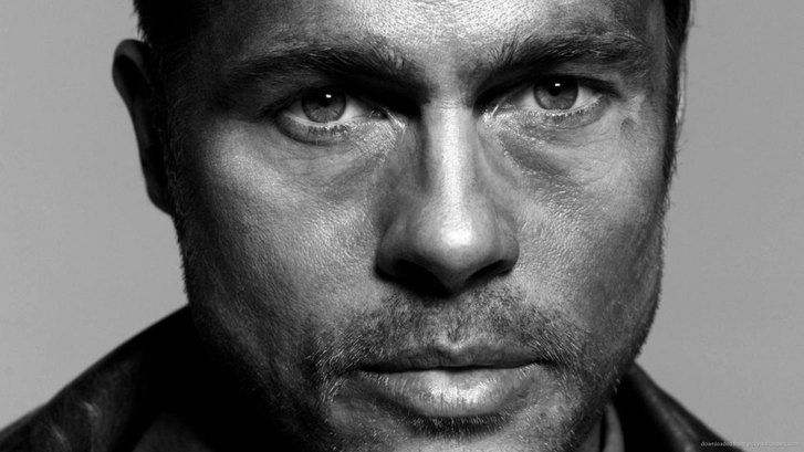 portret brad-pitt-alb-negru