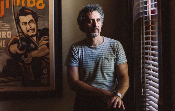 John Turturro chez lui à Brooklyn.