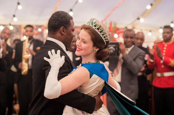 Soldan sağa, Danny Sapani ve Claire Foy, Netflix