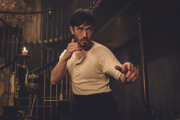 Andrew Koji joue le héros de Warrior