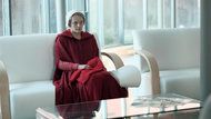 Elisabeth Moss vo filme The Handmaid’s Tale.