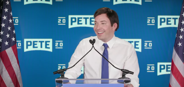 Jimmy Fallon ha parodiato il lancio della campagna di Pete Buttigieg, dicendo: Sono uno studioso di Rhodes, un tenente della Marina degli Stati Uniti e i due ragazzi più intelligenti del mondo accatastati uno sopra l