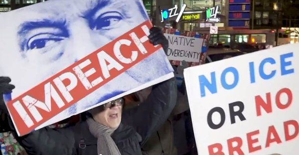 Scena iz filma Presidents Under Fire: The History of Impeachment, čiji je domaćin CNN-ov Fareed Zakaria.