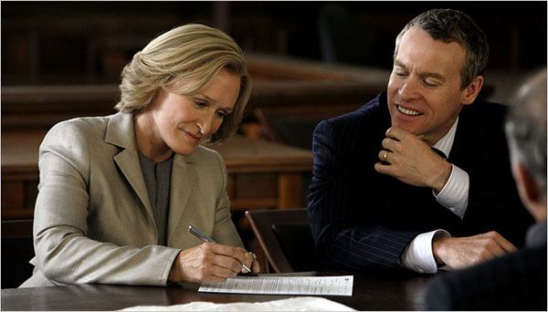 Glenn Close ve Tate Donovan ??Hasar.??
