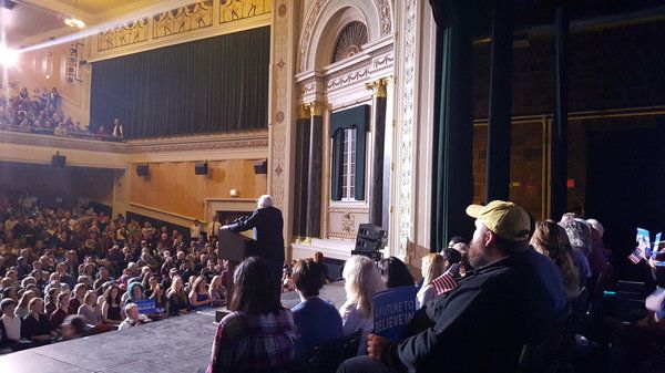 Impreza Bernie Sanders w Iowa w The Circus on Showtime.