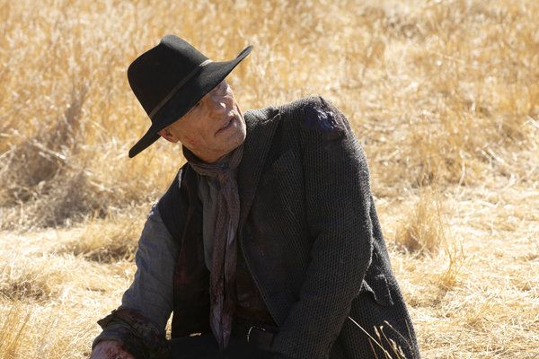 Ed Harris jako Człowiek w Czerni w scenie z Westworld.