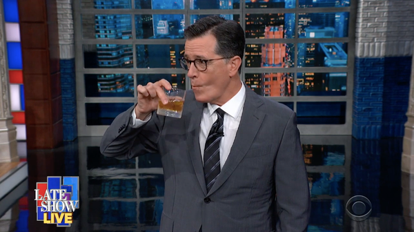 Debattenabend im Stil von Stephen Colbert: Er erwähnte Obama. Für diejenigen, die zu Hause spielen, ist es Zeit, etwas zu trinken.
