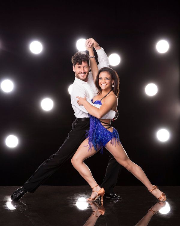 Den professionella dansaren Val Chmerkovskiy, till vänster, kommer att para sig med den olympiska gymnasten Laurie Hernandez på Dancing With the Stars.