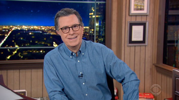 Stephen Colbert a plaisanté en disant que tous les citoyens les plus importants de Grande-Bretagne sont vieux : la reine, Dumbledore, même ce médecin qui est à la télévision depuis plus de 50 ans. Qui est-ce?