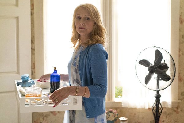 Patricia Clarkson ใน Sharp Objects ของ HBO ซึ่งสิ้นสุดฤดูกาลในวันอาทิตย์