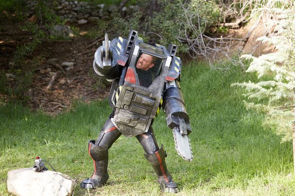 Ian Ziering în Sharknado: The 4th Awakens.