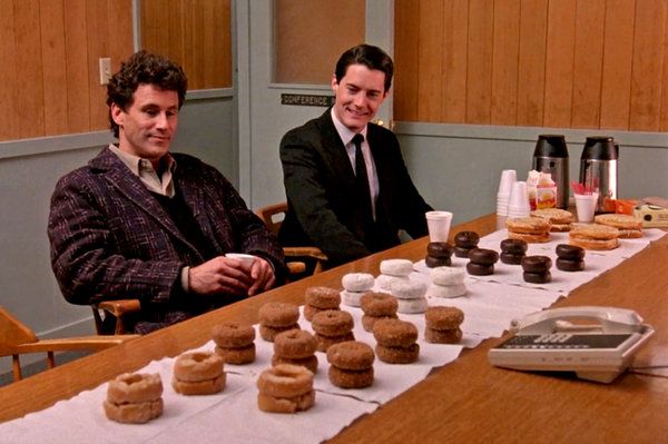 Michael Ontkean, solda ve Kyle MacLachlan, Twin Peaks