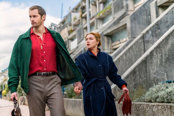 Alexander Skarsgård och Florence Pugh i The Little Drummer Girl, en AMC-serie baserad på John le Carré-thrillern.