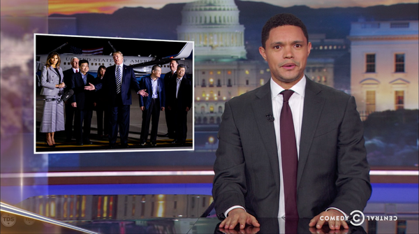 Тревор Ноа је рекао да је председник Трамп можда оболео од стокхолмског синдрома након што је похвалио лидера Северне Кореје Ким Џонг-уна за његов одличан третман према тројици америчких затвореника.