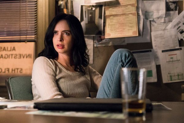 Krysten Ritter는 목요일 Netflix에서 볼 수 있는 Marvel’s Jessica Jones의 두 번째 시즌에서 초능력을 가진 사립으로 돌아왔습니다.