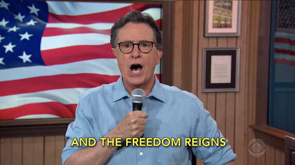Oh, vezi, poți spune, de către Donner Partay, ce amurg ne mândrim, la PlayStation strălucitoare, a cântat Stephen Colbert joi.
