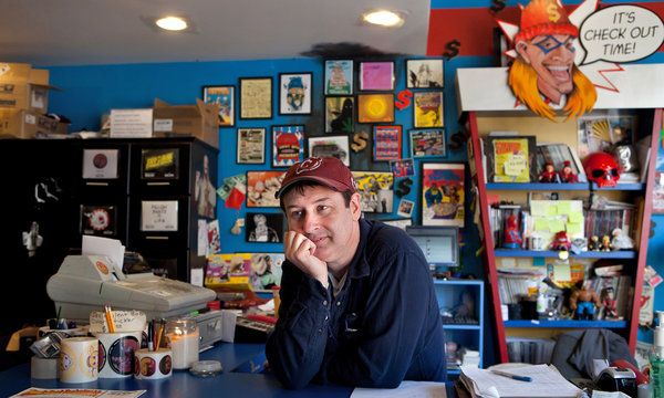 Walt Flanagan atrás do balcão da Jay e Silent Bob