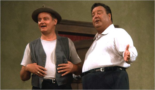 Jackie Gleason, tiesa, ir Artas Carney „The Jackie Gleason Show“, išleisti DVD. Laida, šeštojo dešimtmečio pabaigos šeštojo dešimtmečio reprizė „Medaus mėnuo“, buvo spalvos.