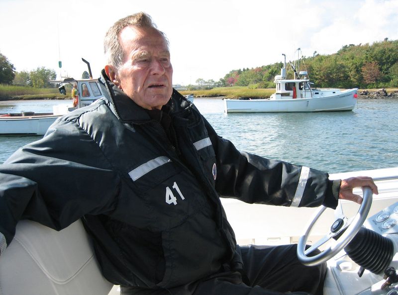 George H. W. Bush auf seinem Schnellboot in Maine als Teil der Dokumentation 41, mehr über den Mann als über seine Präsidentschaft.