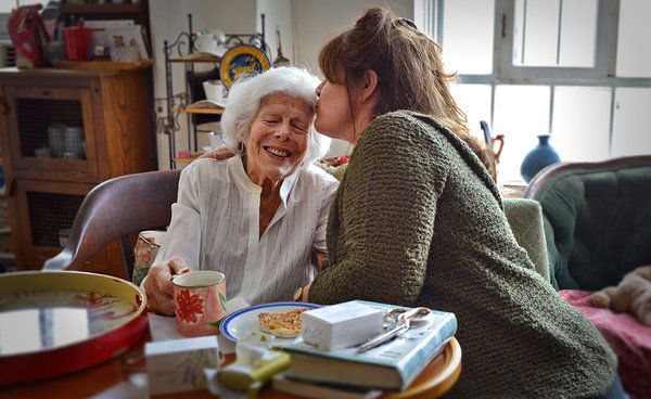 Alisa Matlovsky และแม่ของเธอ Janet Wolfe ใน