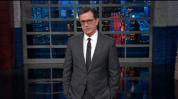 Ο Stephen Colbert αστειεύτηκε: Από τη μια πλευρά, μετά από μια τρομοκρατική ενέργεια, το να καταδικάσει κανείς την εξτρεμιστική ιδεολογία του τρομοκράτη θα πρέπει να είναι ένα slam dunk. Από την άλλη, δεν μπορεί να πηδήξει.