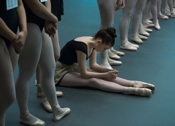 Sarah Hay vo filme Flesh and Bone, začiatok v nedeľu na Starz.