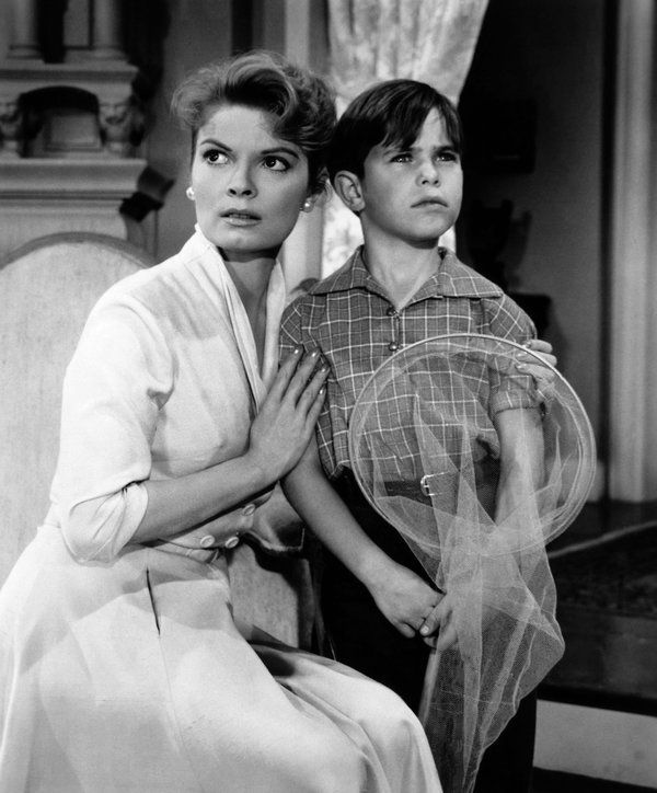 Aktorius Charlesas Herbertas su Patricia Owen 1958 m. siaubo filme „Musė“.