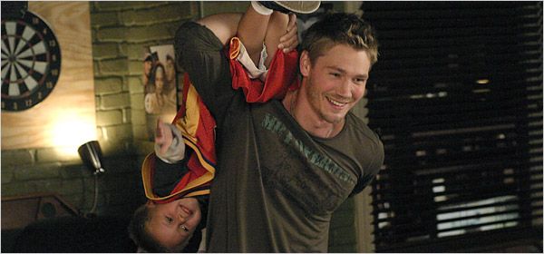 Jackson Brundage, à gauche, et Chad Michael Murray dans une scène de la nouvelle saison de ??One Tree Hill?? en CW.