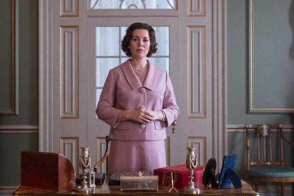 올리비아 콜먼(Olivia Colman)은 일요일 Netflix에서 공개되는 The Crown의 새 시즌에서 엘리자베스 2세 여왕 역할을 맡습니다.